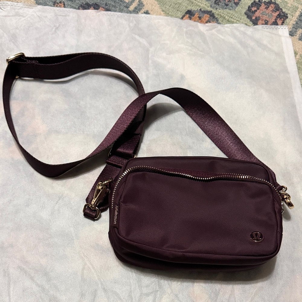 lululemon athletica Crossbody Bag in Dark Purple